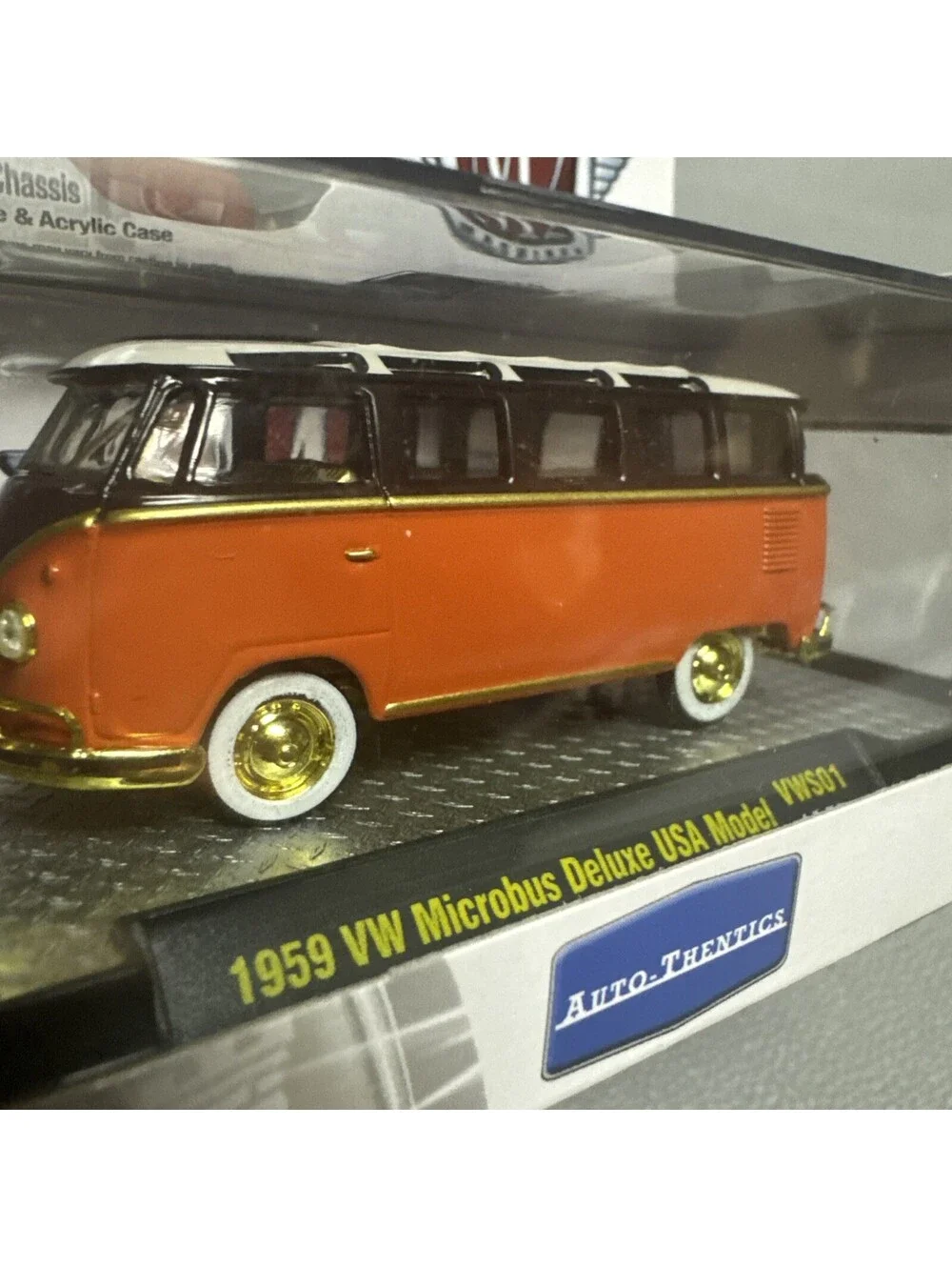 M2 Machines Auto-Thentics 1959 VW Microbus Deluxe USA VWS01 CHASE Limited 1,000